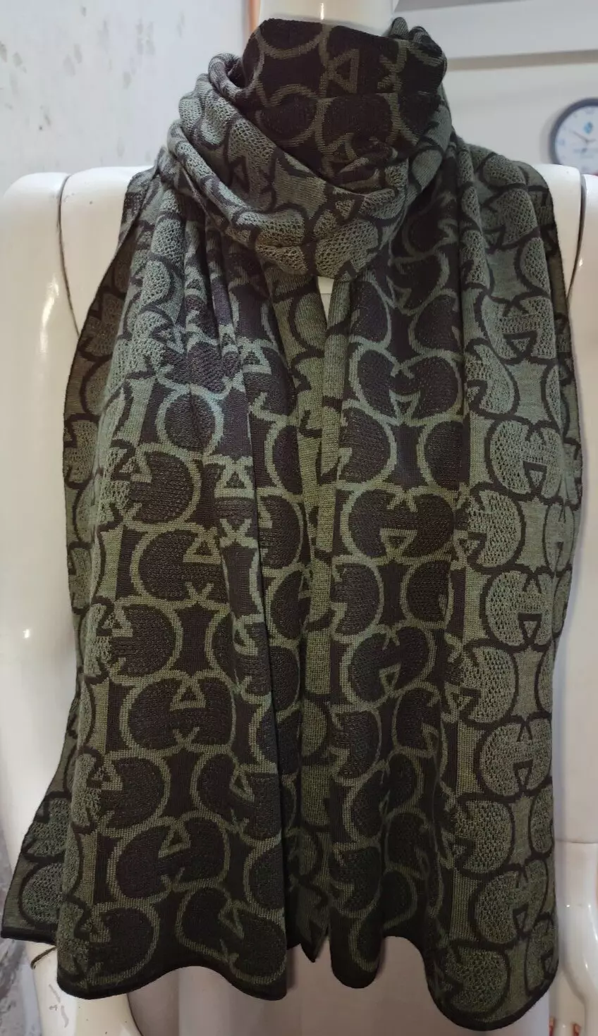 Gucci écharpe marron silencieux pista