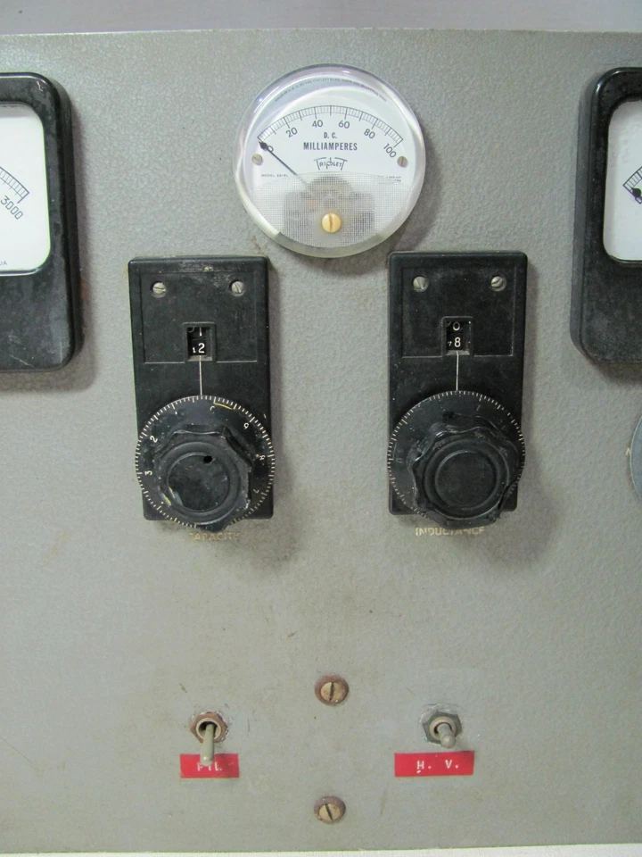 AMPLIFICADOR LINEAL RF MILITAR DE COLECCIÓN - ERA DE LA SEGUNDA GUERRA MUNDIAL CON TUBOS RCA 813 VT-144 SIN PROBAR Foto 4 de 4