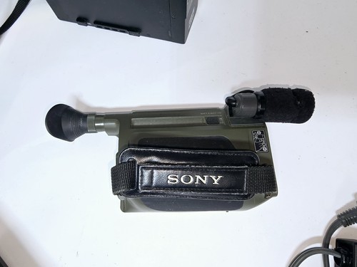 Sony CCD-M8U Mini 8 Video Camera EV-C8U Cassette Recorder Case Works Untested - Picture 6 of 18