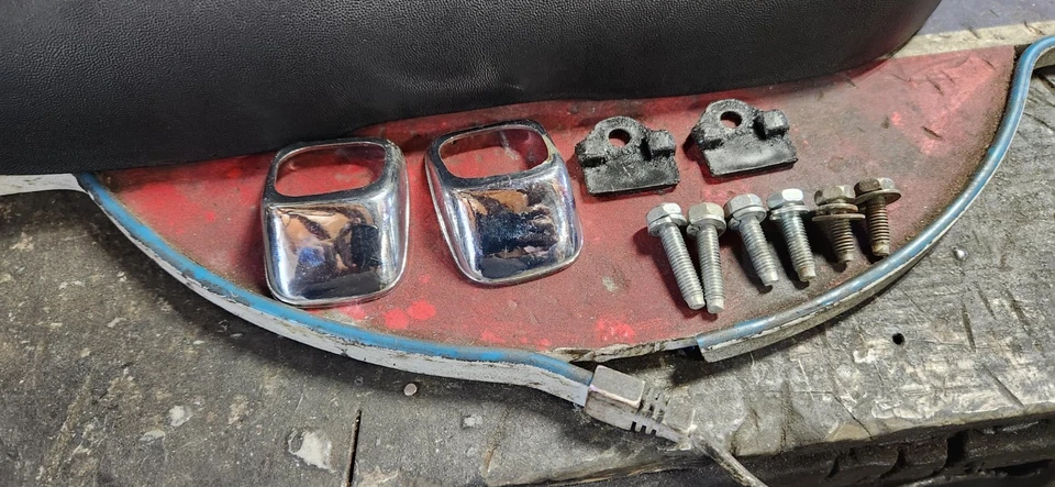 Juego de reposabrazos/tirador de puerta negro Datsun 9.73-78 260Z 280Z OEM (2x, izquierda y derecha) Foto 2 de 4