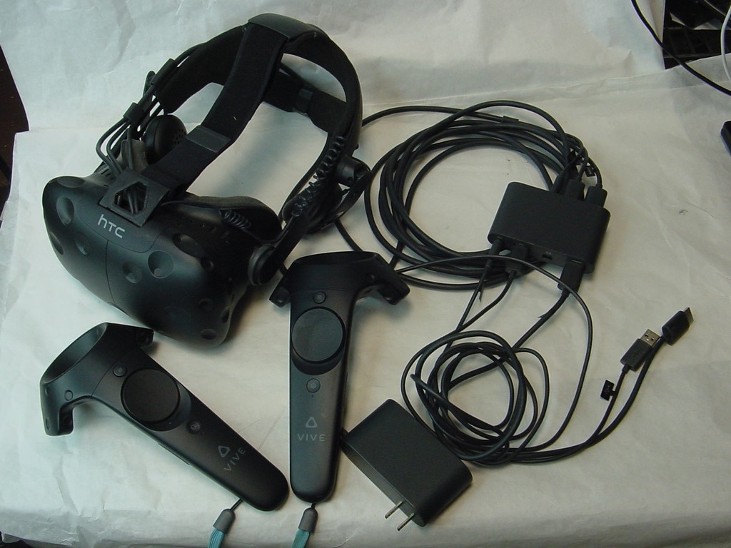 HTC VIVE - Virtual Reality System [並行輸入品](中古品) HTC VIVE VR VIRTUAL REALITY HEADSET WITH LINKBOX & CONTROLLERS | eBay
