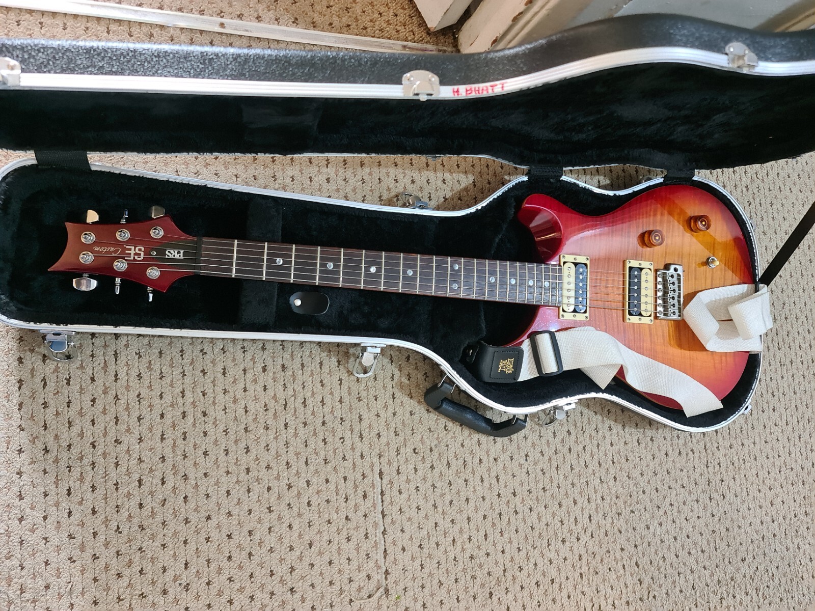PRS SE CUSTOM 22 Electric Guitar with hard case