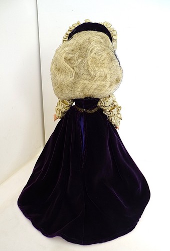 Moderne Mary Hoyer 13" Vinyl Prinzessin in lila Samt mit Box - Bild 4 von 5