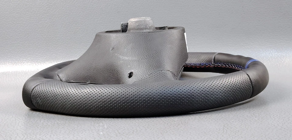 2006 2013 BMW 1 SERIES & 3 SERIES FLAT BOTTOM M SPORTS LEATHER STEERING WHEEL - Image 4 of 4