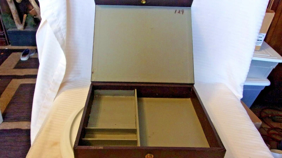 Vintage USS United Stales Steel Foreign Travel Storage Box Snap Lock - Image 3 of 4