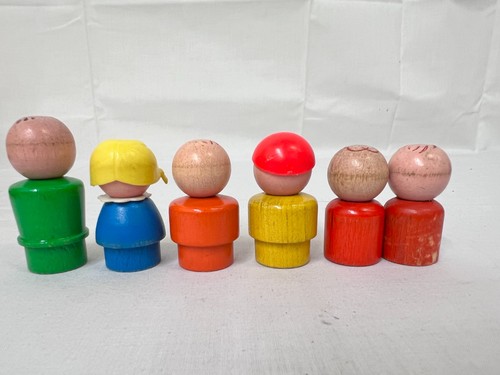 VTG 1970's Fisher Price Little People Action Garage #930 w/ Box Cars People - Picture 17 of 24