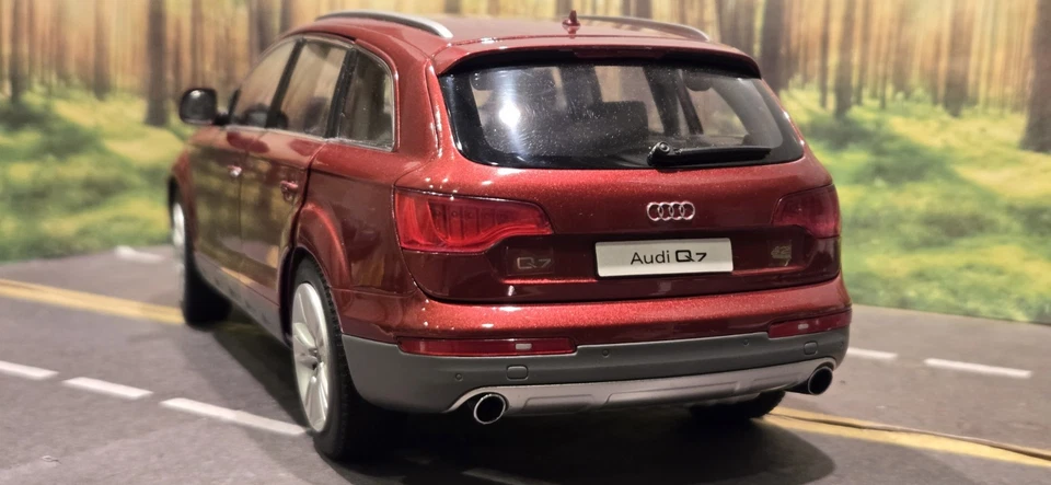 1:18 KYOSHO 2009 AUDI Q7 GARNET RED DIECAST MODEL - Image 4 of 4