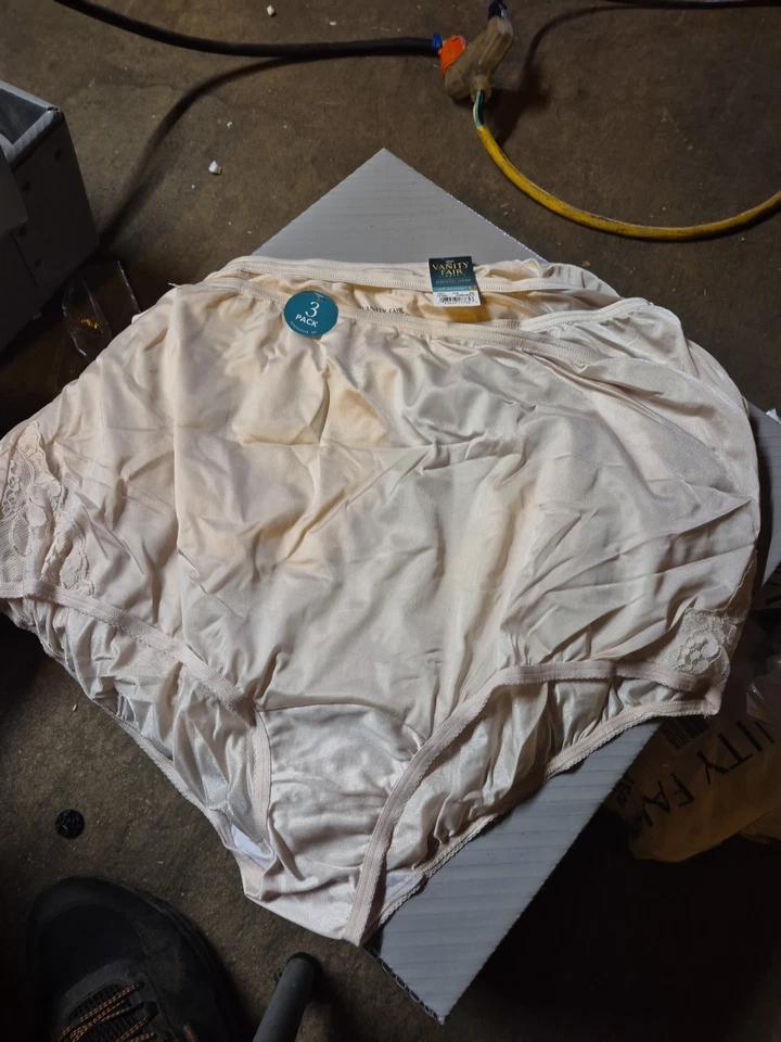 6 Pairs Vanity Fair Briefs 10/3xl Tan - Image 4 of 4