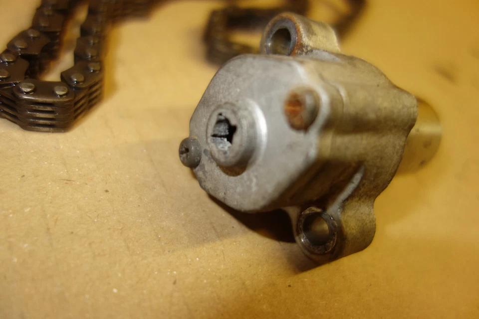 Suzuki GN 250 GN250 árbol de levas tensor motor dañado Foto 4 de 4