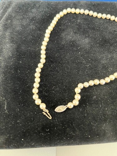 Vintage Small Faux Pearl Necklace Unsigned 16" Cream Color 1950-1960 14g - Picture 3 of 3