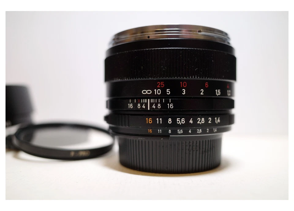 CARL ZEISS T* PLANAR 50mm f1.4 ZF. 2 Lens with original hood for Nikon F-Mount - Image 2 of 4