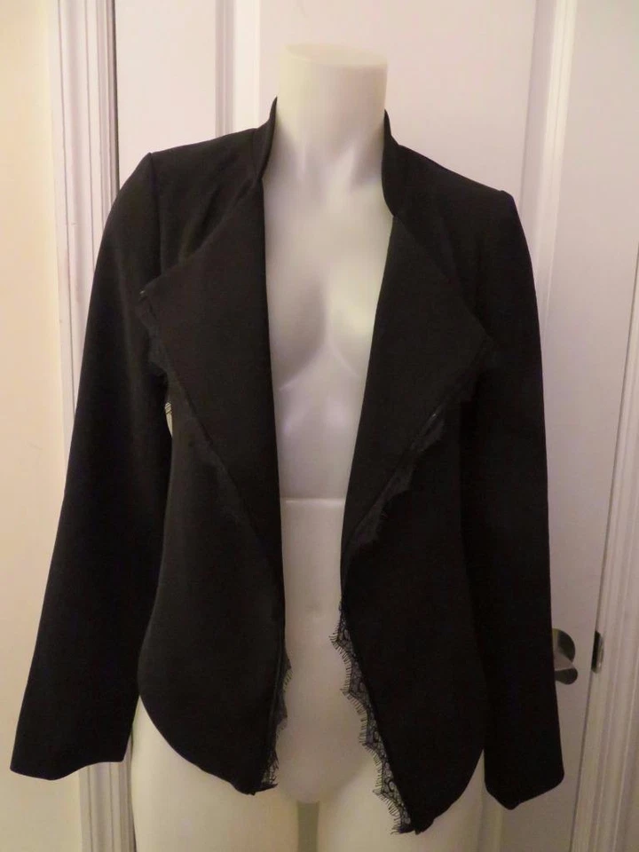 CHAQUETA MUJER ELEVENSES NEGRA SIN CIERRE CON RIBETES DE CUERO Y CORDONES FLORALES TALLA S Foto 2 de 4