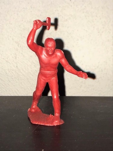 Marx 60 mm Skinny Indian (1950er Jahre) mit Tomahawk Overhead - roter Kunststoff
