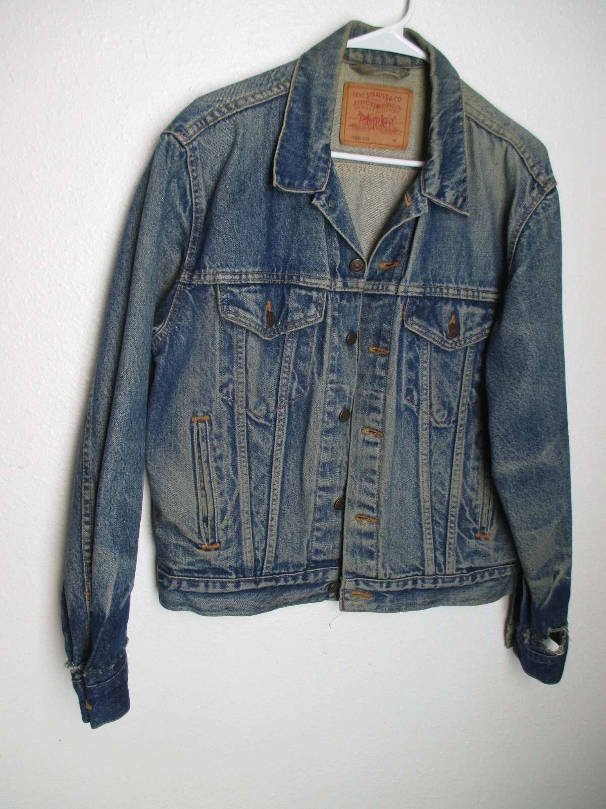 Vtg Levi Denim Blue Jean Jacket 38 Trucker worn dirty Dead Kennedy 70506-0216USA