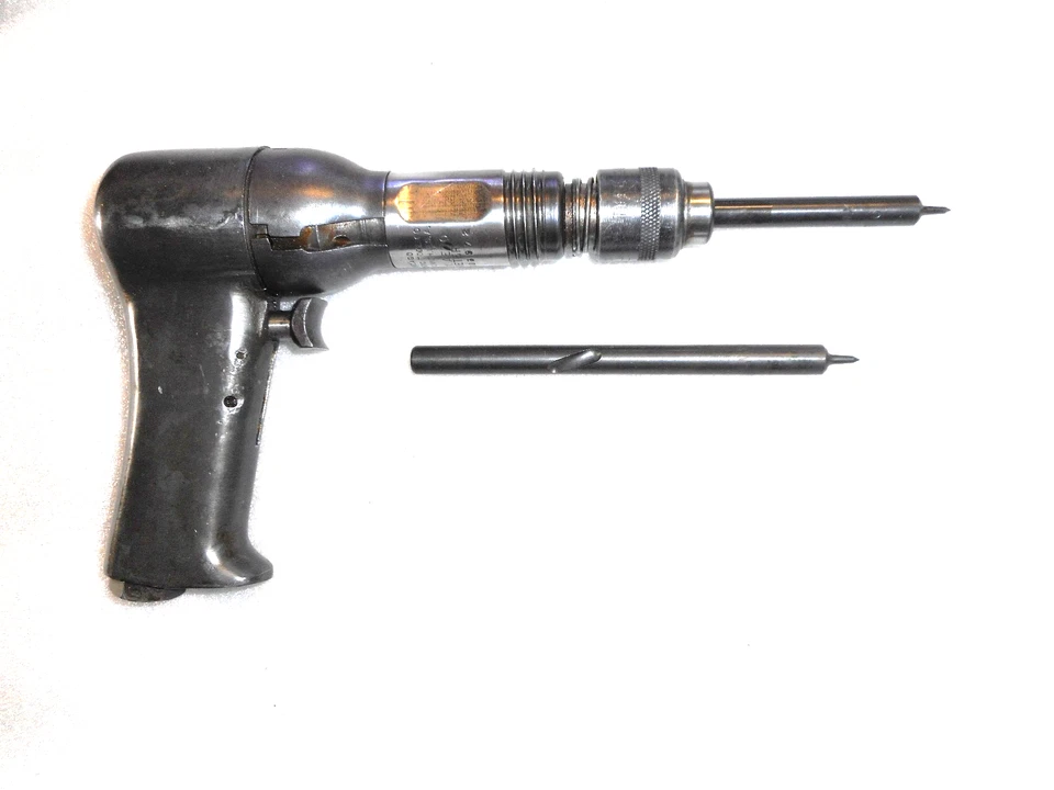 PISTOLA REMACHADORA NEUMÁTICA, CP-2X AERO CON ADAPTADOR DE PERFORACIÓN DE METAL Y PUNZONES Foto 2 de 2