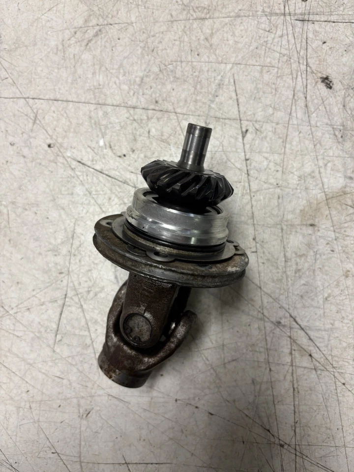 1990 Yamaha Moto 4 Champ 100 U Joint And Bevel Gear - Imagem 3 de 3