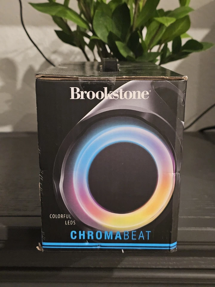 Boombox LED inalámbrico Brookstone Chromabeat. Bluetooth. Luces LED reactivas de sonido Foto 4 de 4