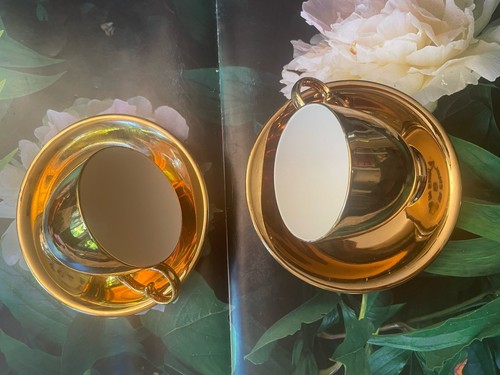 2 Sets Of Crown Devon Gold Luster Tea Cup & Saucer - Picture 2 of 14