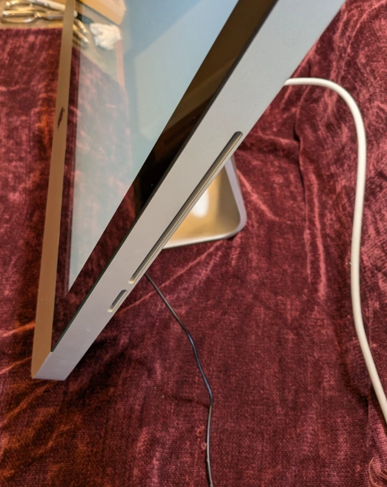 Apple iMac A1311 2010 21.5" 2.5GHz Intel Core 2 Duo 12GB RAM 500GB No OS - Image 4 of 4