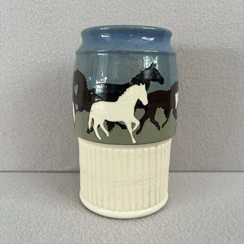 Jarrón grande firmado Vaughan L Smith tazas caballos en movimiento 2002 ecuestre Foto 2 de 4
