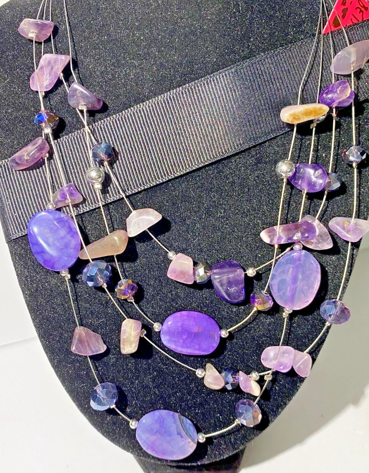 COLLAR BETSEY JOHNSON 4 HEBRAS Y ER TONOS DE ÁGATA PÚRPURA Y CRISTALES PLATA Foto 3 de 4