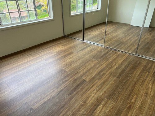 Hydro Tuff 100% Waterproof SPC Hybrid Flooring 9mm Thick planks- Spotted Gum - Picture 5 of 7