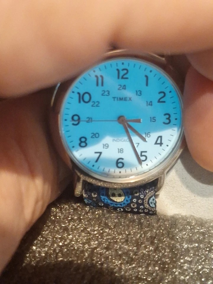 Banda Timex Weekender diseño cachemir azul. Batería nueva funcionando excelente estado Foto 2 de 4