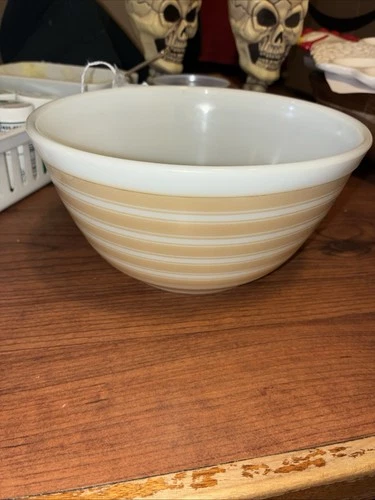 Rare Vintage PYREX 402 1 1/2 qt Sandalwood Rainbow Striped Mixing Bowl Ovenware