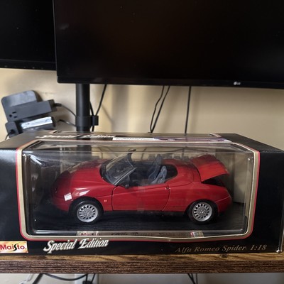 Maisto1/18 Scale Diecast Special edition Alfa Romero Spider 1995