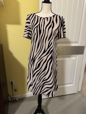Ann Taylor Women 6 Zebra Print Dress Knee Length Short Sleeve Black Lightweight