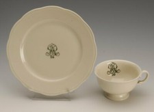 30740 - Tasse und Dessertteller aus dem Casino des Artillerie-Regimentes 56