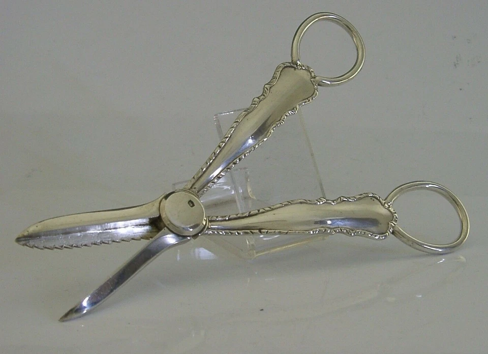 TESOURAS INGLESAS DE PRATA ESTERLINA MACIÇA 1924 ANTIGAS 68g - Imagem 2 de 4