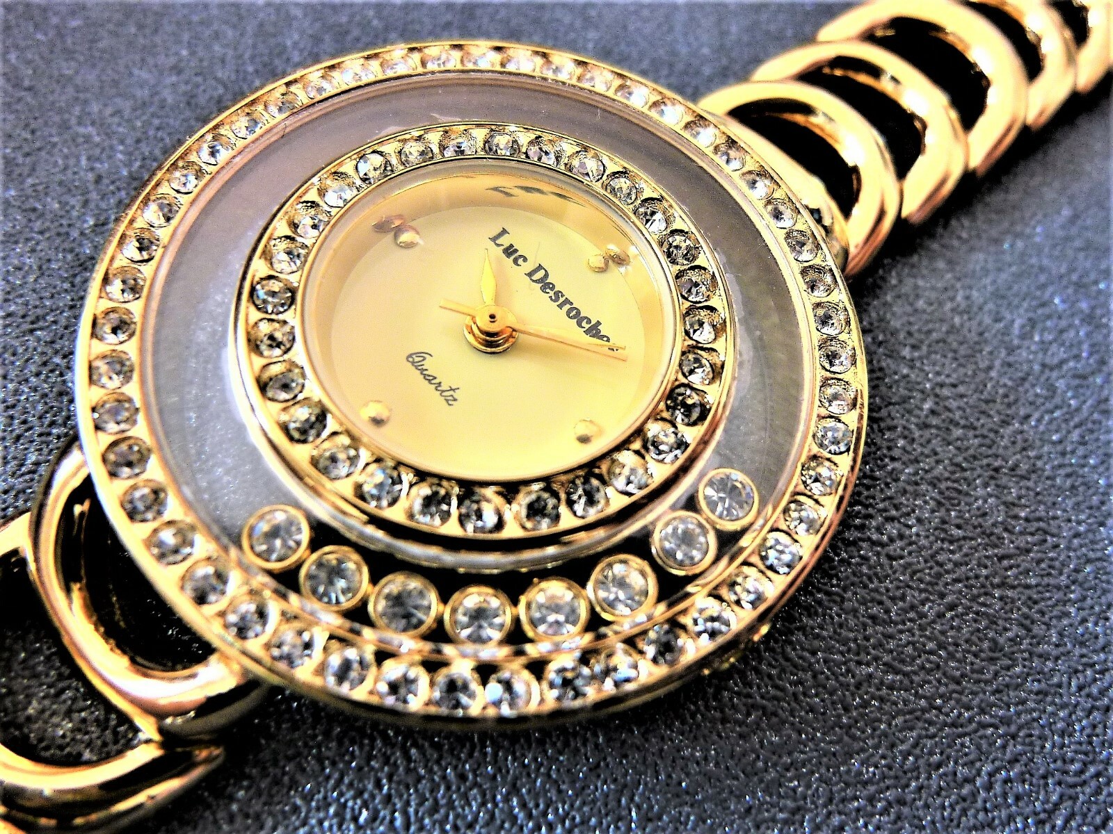 Montre bijoux dame LUC DESROCHES pour illuminer vos tenues de soirée habillées