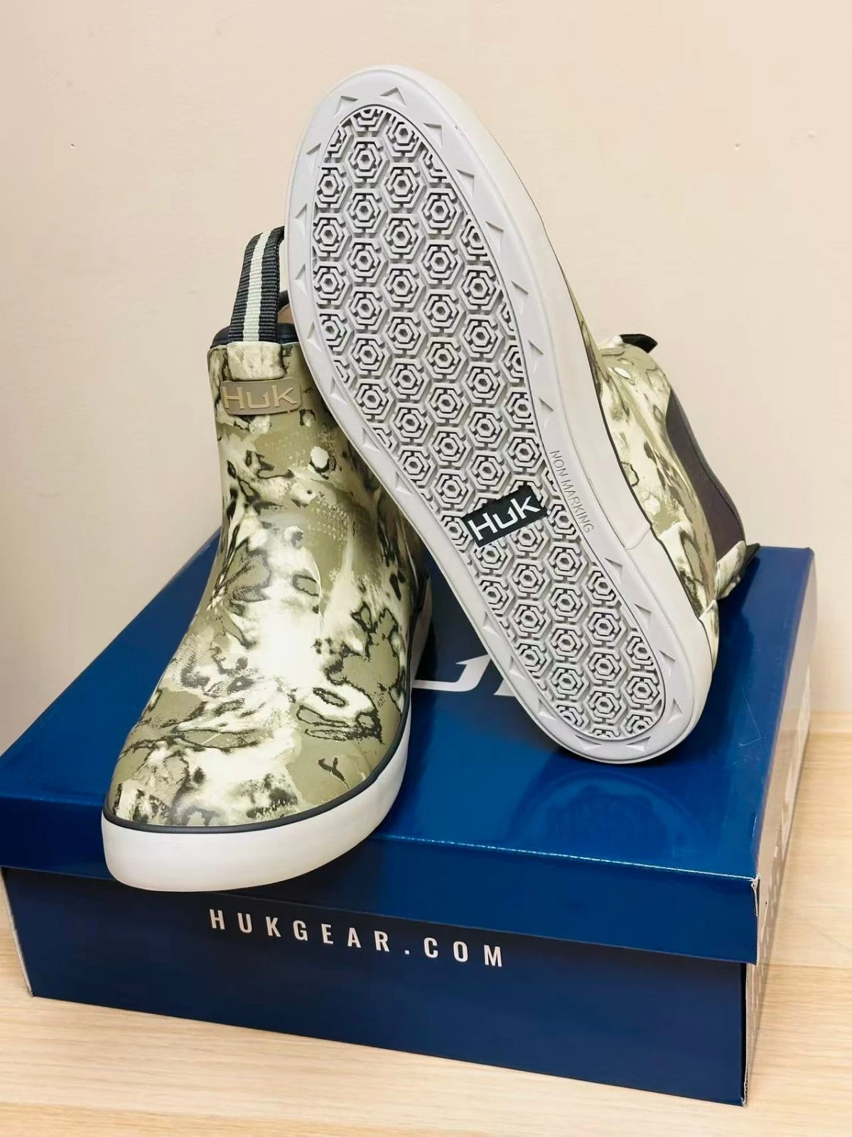 HUK mens Rogue Wave Shoe | High-performance Fishing & Deck BootRain Boot
Opens in a new window or ta