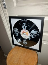 VTG 1975 QUEEN ROCK BAND, FREDDIE MERCURY, FRAMED LP VINYL ALBUM SILHOUETTE ART