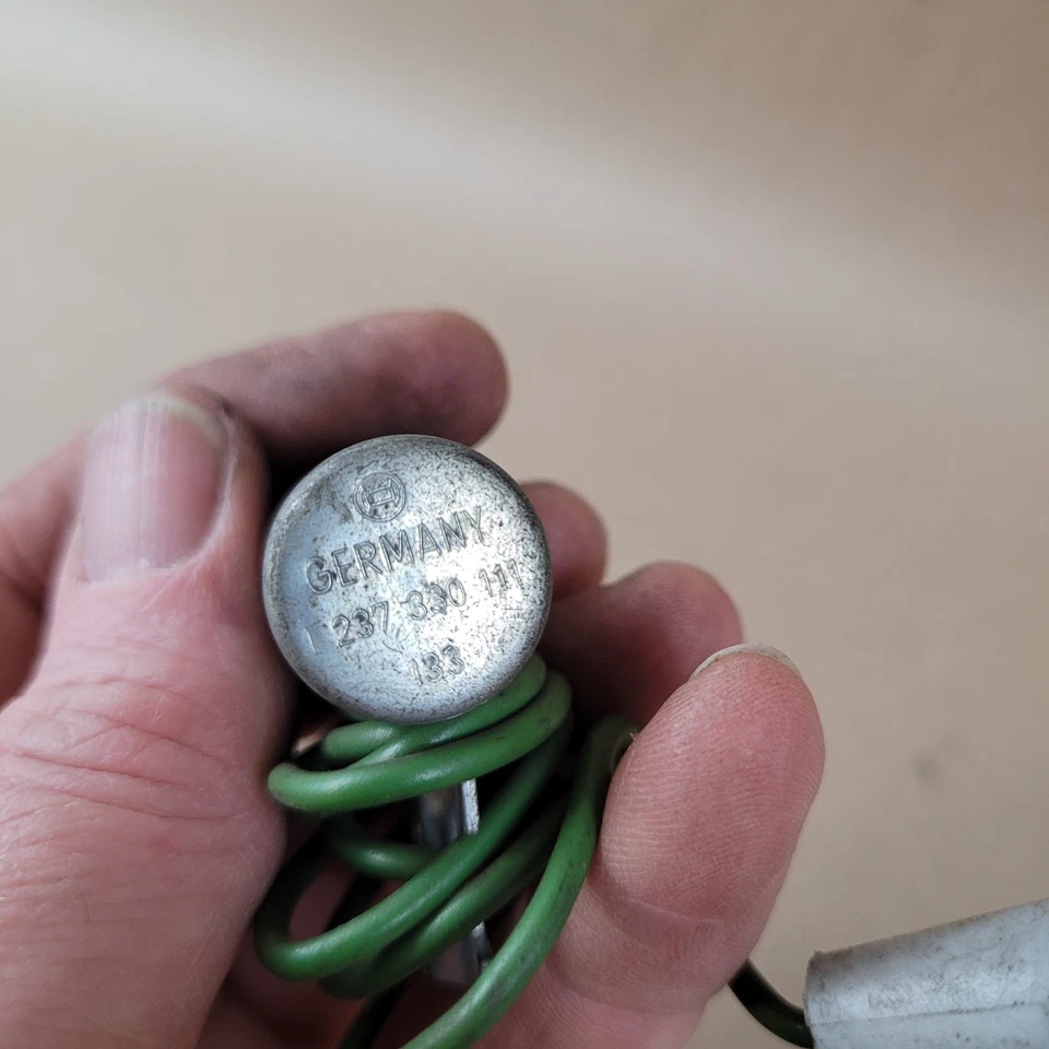 2 condensadores de encendido Bosch Saab 95 y 96 1,5 L V4 1.237.330.111 nuevos NOS 1967 1968 Foto 2 de 4