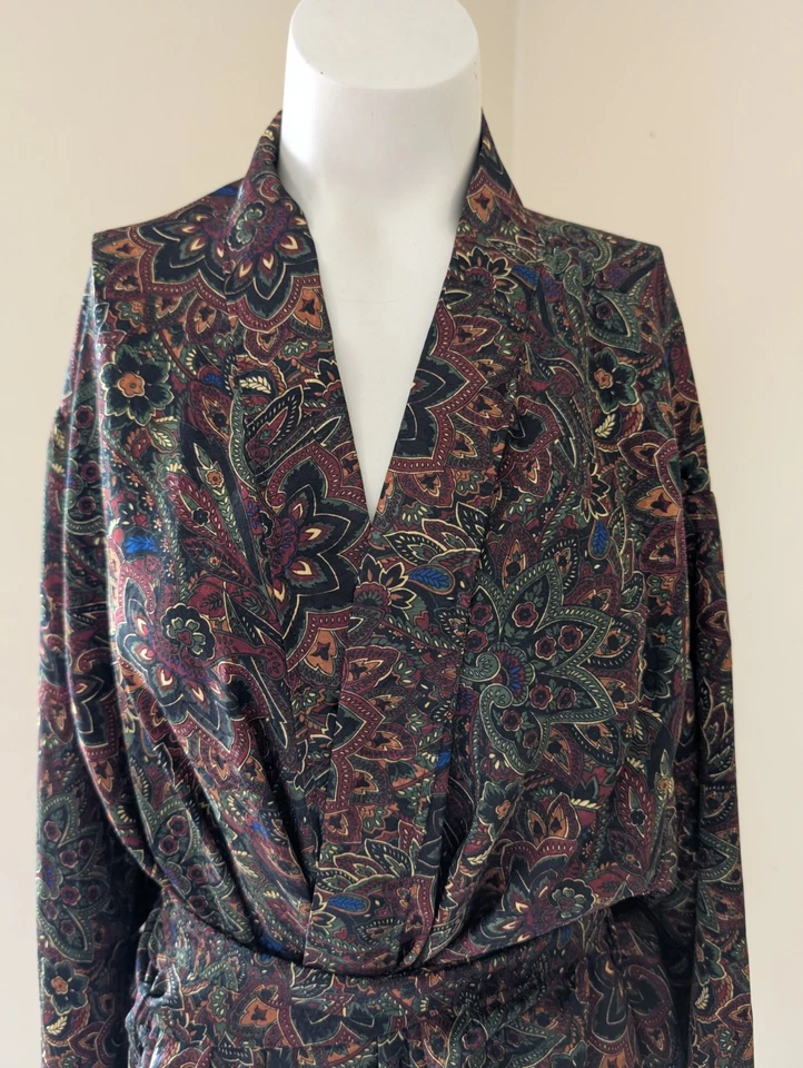 Bata larga XXL vintage años 70 estampado de flores satinadas ciruela caprichosa hecha a mano Foto 2 de 4