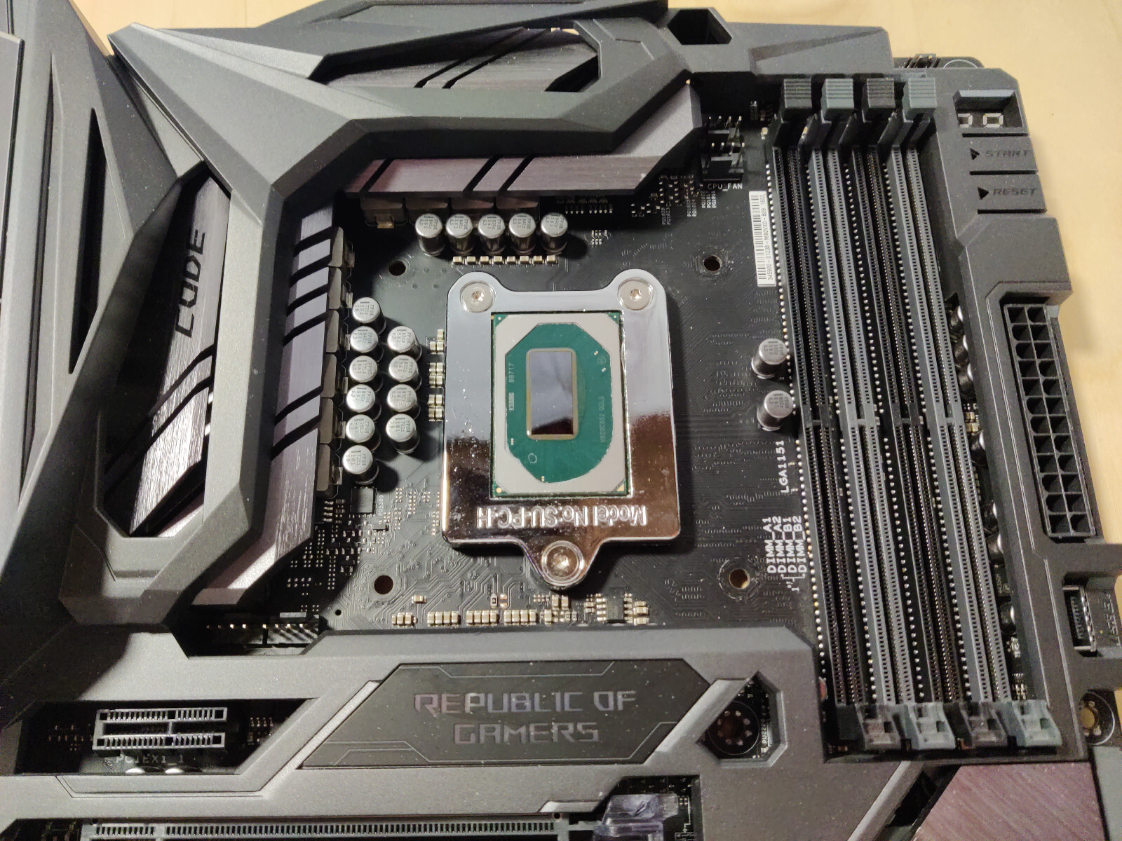 Intel 8C/16T Coffee Lake "mobile" CPU + ASUS Z370 Maximus X Code combo