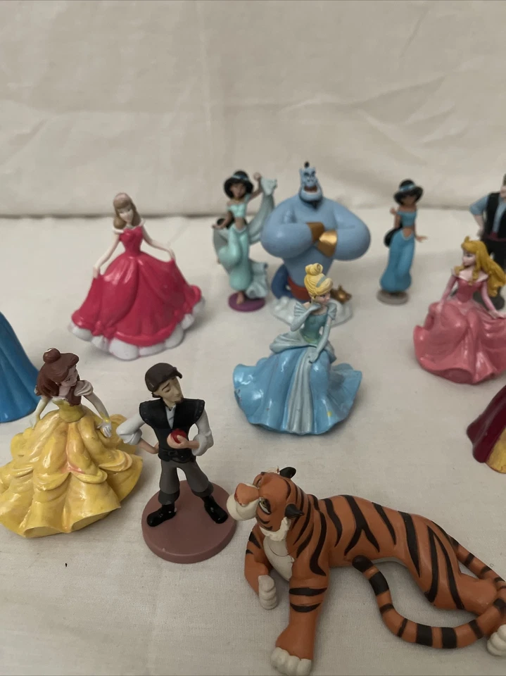 Lote de 13 mini figuras de princesas Disney y más adornos para pasteles juguetes Foto 3 de 4