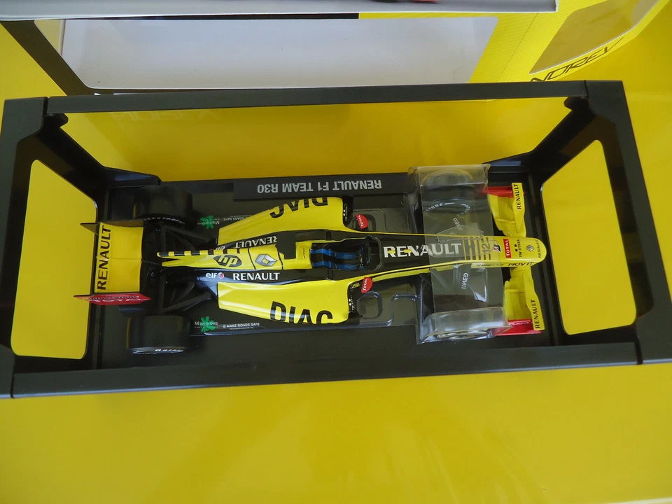 Norev 1:18 Renault F1 Team R30 2010 V.Petrov OVP 185121 - Bild 3 von 4