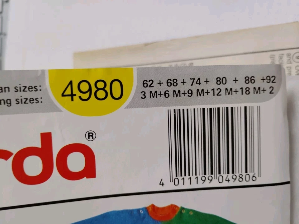 Mono de una pieza mameluco baberos niños 3M-2T burda 4980 patrón de costura corte a presión Foto 2 de 4