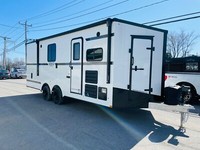 2022 STOCK Remorque fermé 22 pied / Cargo Habitable NOMAD style VR 100% aluminium STEALTH