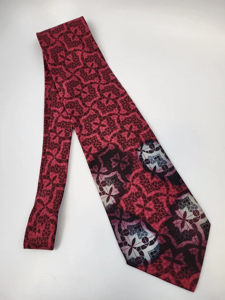 Corbata de seda Montana roja negra gris geométrica para hombre Italia 59 x 3,1/8 Foto 2 de 4