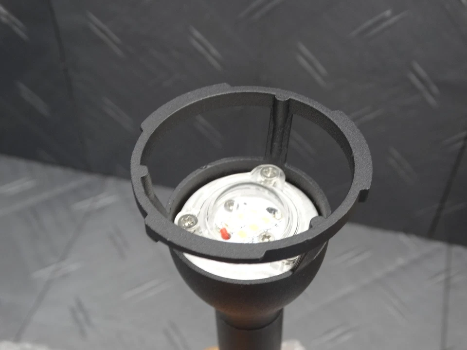 Hampton Bay 30W Integrado LED Negro Exterior Paisaje Camino Kit de Luces (Paquete de 5) Foto 4 de 4