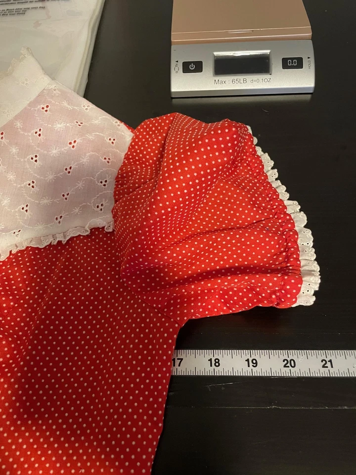 复古红色圆点草原连衣裙女式白色孔眼花边围兜高领 70 年代 — 第 4/4 张图片