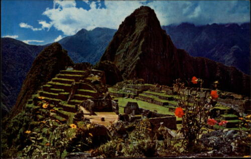 Peru Machupicchu Citadel and Huaynapicchu view ~ postcard sku679 - Afbeelding 1 van 2