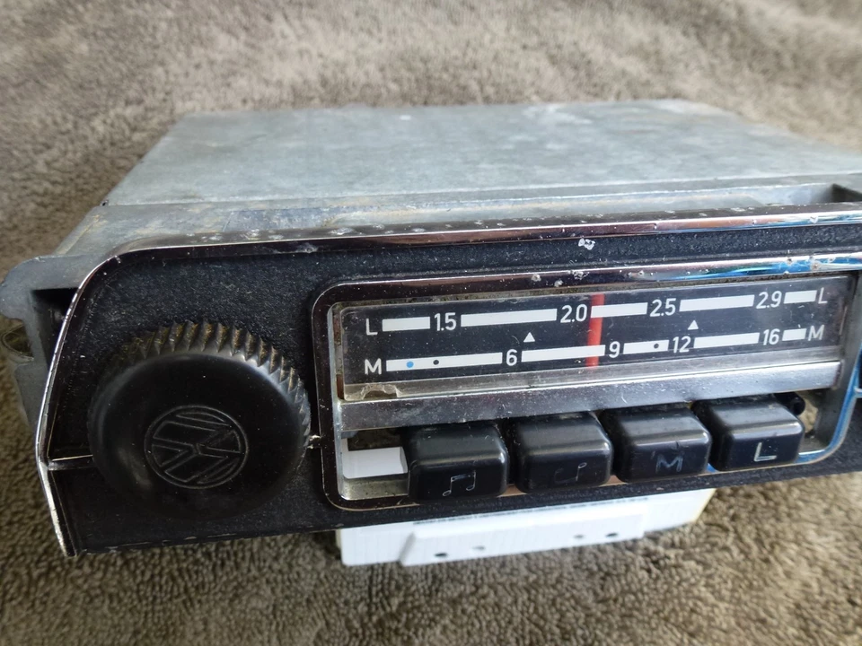 1960's Vintage VW Blaupunkt Wolfsburg III 7638061 Car Radio - 111 035 101 B - Image 2 of 4