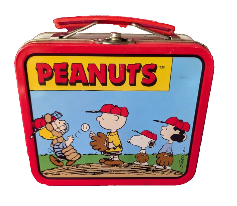 Mini Metal Snoopy Peanuts  Small Lunch Box Pencil  Box Candy Tin With Snoopy #11