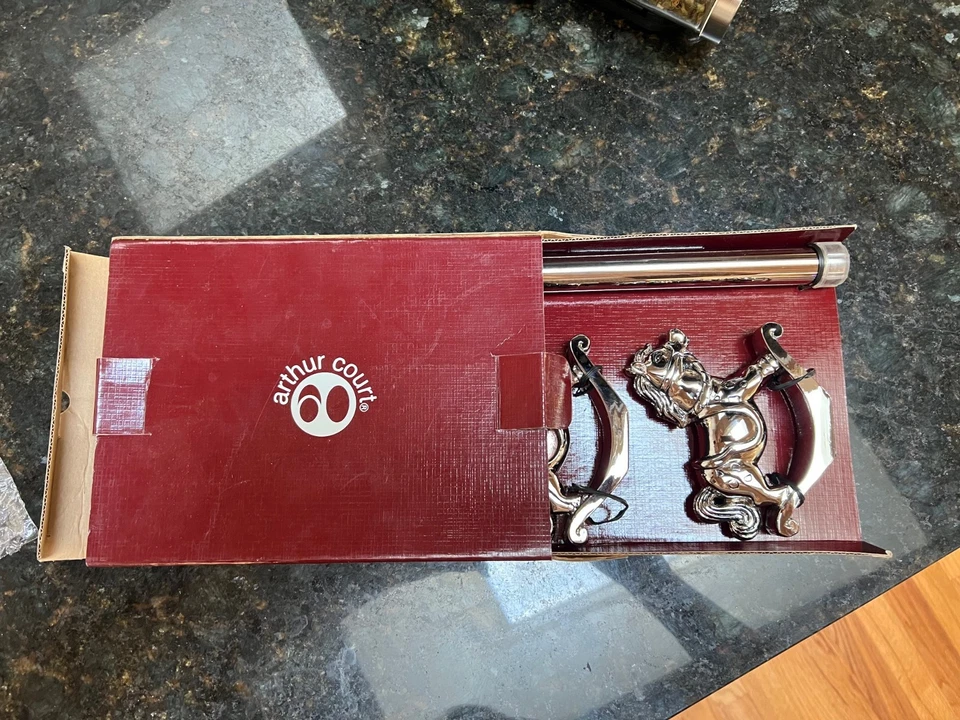 Nuevo caballo de roca Arthur Court Foto 2 de 4