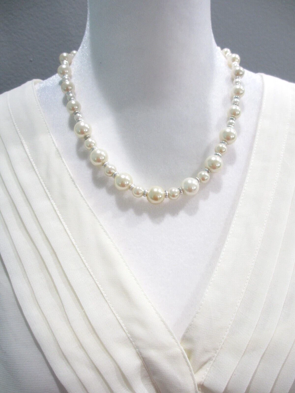 VETEMENTS Collana di perle classiche filo bianco panna argento distanziatore brillante elegante NUOVA